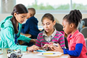Innovative STEAM Teaching with AI, PBL, and Gamification